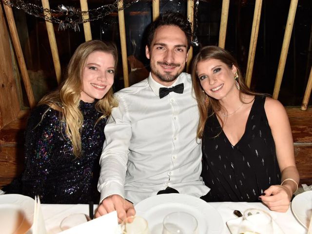 Cathy und Mats Hummels mit Vanessa Fischer