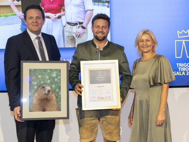 Direktorin der Wirtschaftskammer Tirol, Evelyn Geiger-Anker (r.); Landesrat René Zumtobel (r.) mit Juniorchef Johannes Hauser