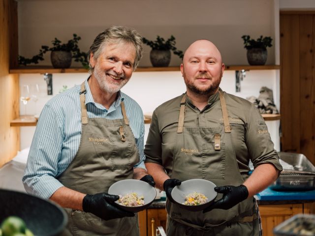 Fliegenfischer-Legende Rudi Heger mit Küchenchef Daniel Padaritsch