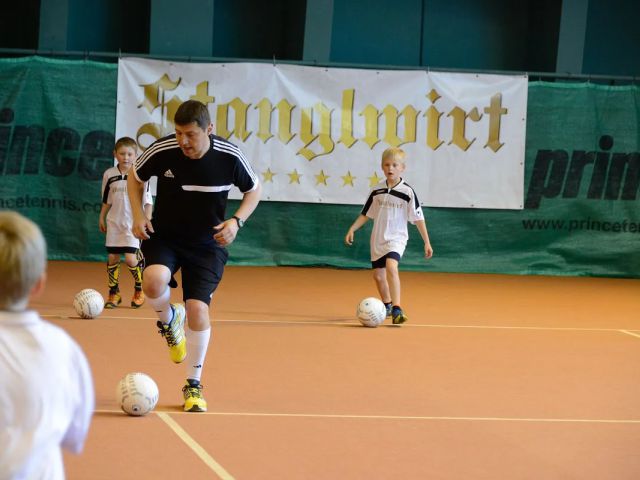 Fußball spielen