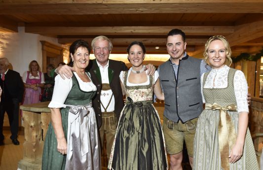 Magdalena, Balthasar, Elisabeth und Maria Hauser mit Andreas Gabalier