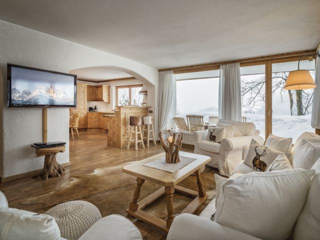 Grosszügiges Wohn-Esszimmer